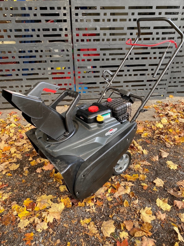 Briggs & Stratton 22" Snowblower Snowblowers Ottawa Kijiji