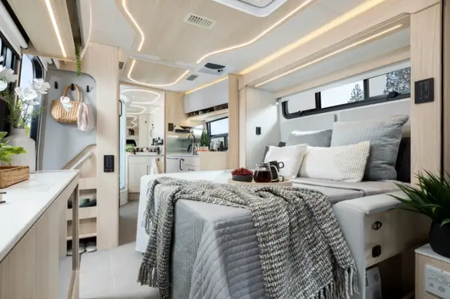 Leisure Travel Van Unity MBL in RVs & Motorhomes in Vancouver - Image 3