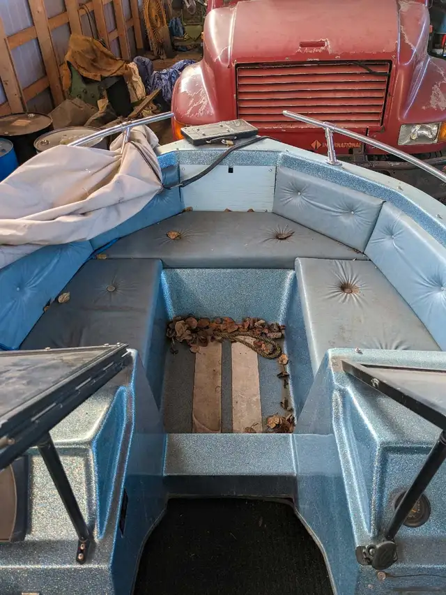 Selling boat  in Powerboats & Motorboats in Edmonton - Image 4