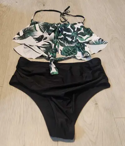 Green Leaf Tankini Swimsuit (Size Large), View more