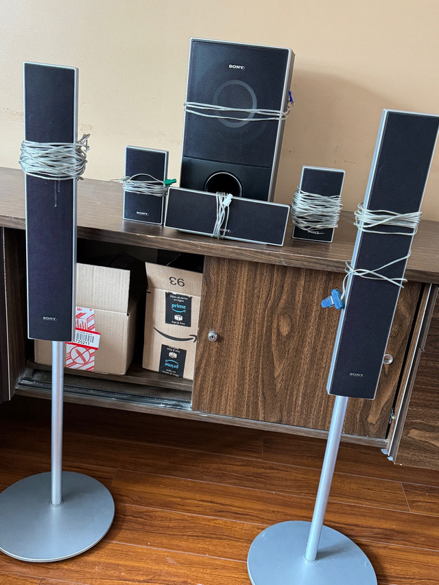Sony home theatre speakers in Stereo Systems & Home Theatre in Cape Breton - Image 3