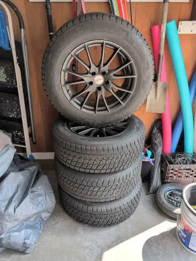 Bonjour à vous, pneu d'hiver blizzak 235/65/R18 avec les mag ça fait sur un Murano 2015 2016 2017 ex...