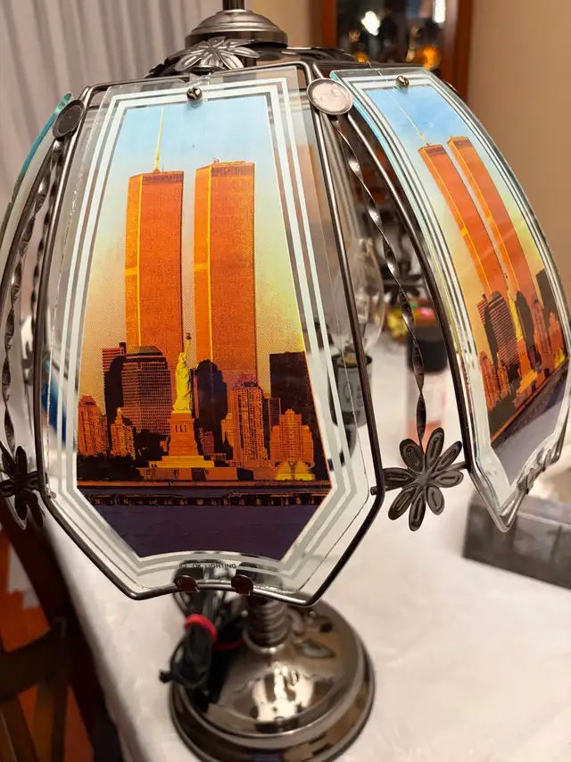 OK Lighting Twin Towers NYC Touch Lamp in Indoor Lighting & Fans in Mississauga / Peel Region - Image 4