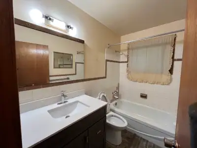 Male Student Rooms for Rent – Near Trent University | All Inclusive | Peterborough 1291 Bathurst St,...