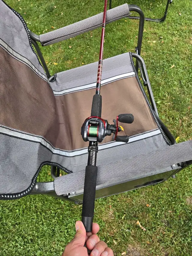 Quantum Pluse reel with Zebco rod in Fishing, Camping & Outdoors in Ottawa - Image 2