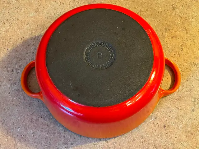 Le Creuset France B 2 Qt Dutch Oven Lid 2pc Set Flame Orange in Kitchen & Dining Wares in Calgary - Image 8