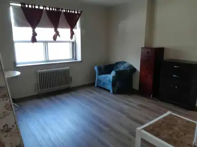 Looking for Female. Location Thorncliffe and Overlea. Close to everything 5-7 minutes walk at East Y...