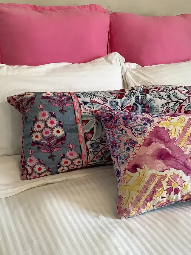 Accent Pillows Antropologie  Linen Inserts included in Home Décor & Accents in Oakville / Halton Region - Image 4