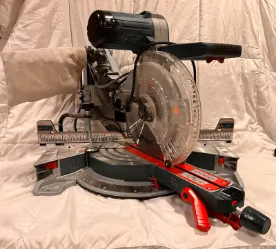 Used in excellent condition 12" dual bevel BOSCH mitre saw. Excellent quality tool. Cash only.