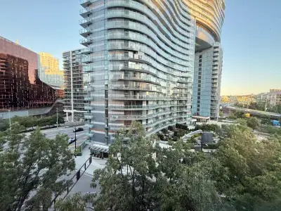 Trendy, modern, south-facing condo in the Max Building. Just over the Cambie Bridge, this 1 bedroom...