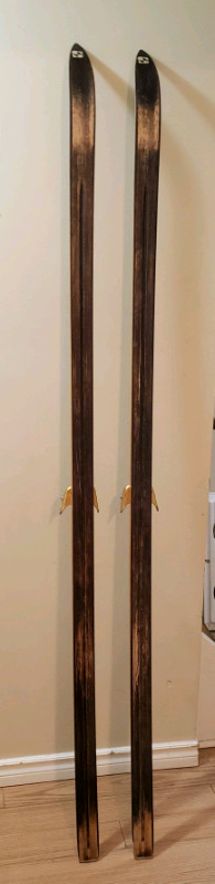 Vintage Wood Cross Country Skis Splitkein Sweden  in Arts & Collectibles in Barrie - Image 4
