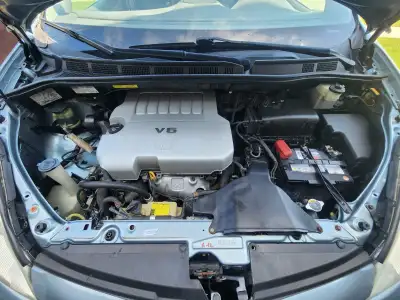 2008 Toyota Sienna Minivan LE 5 Door in excellent condition. Manitenance record available
