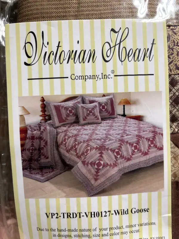 Brand New King Size Quilt With 2 Pillow Shams in Bedding in Leamington - Image 3