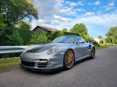 English below. FINANCEMENT DISPONIBLE! 2011 Porsche 911 Turbo S AWD décapotable avec Transmission PD...