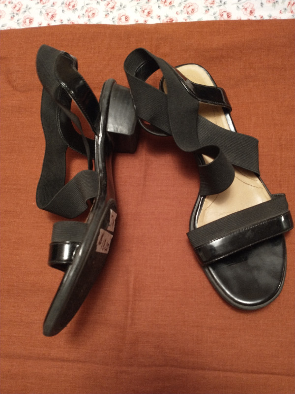 Women's Sandals & Sneakers - Size 7 & 8 - Very Good Condition in Women's - Shoes in Saint John - Image 2