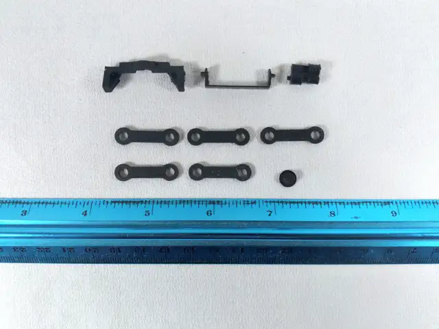 Lot #5 Assorted Model Train Parts & Pieces in Hobbies & Crafts in Moncton - Image 4