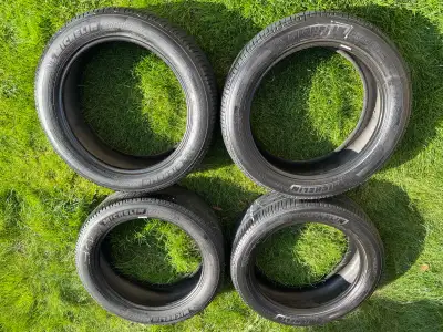 Michelin 235 55 20 102V Premier LTX made in Canada 2 have 50 % tread 2 have 70% tread 09 / 2022 Date...