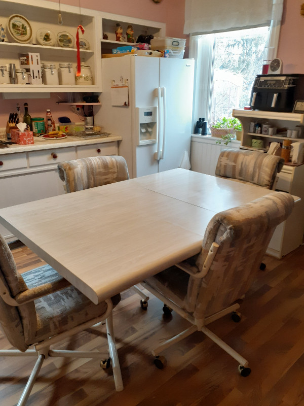 Retro kitchen set in Dining Tables & Sets in Renfrew