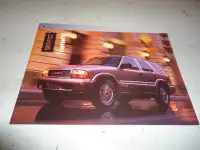 1999 GMC JImmy Sales Brochure. French. NOS Can mail.