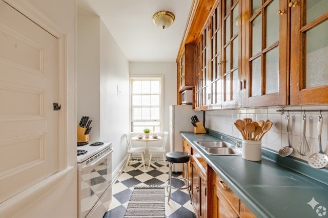 Apartment for Rent 214 Queen Street South 5