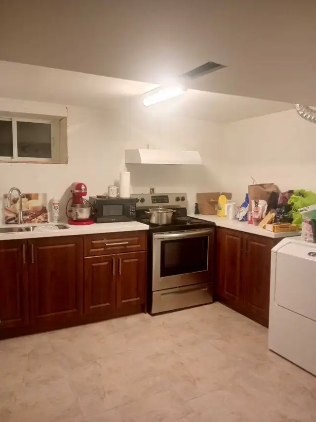 Room for Rent in Room Rentals & Roommates in Oshawa / Durham Region - Image 8