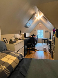 Private room for rent-Halifax South End: steps from SMU and DAL.
