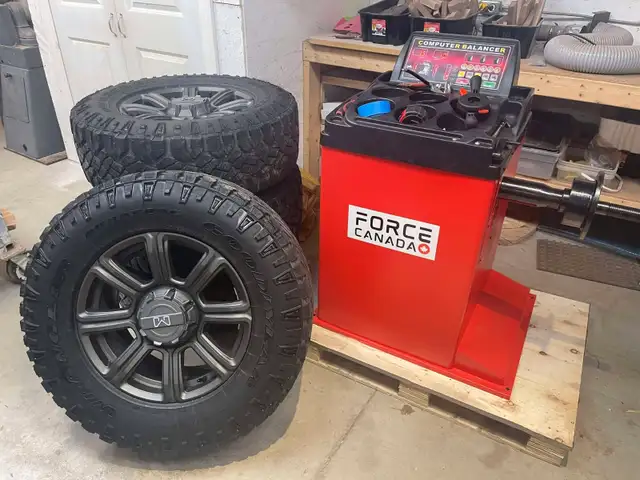 Brand New Tire Changer with Arm assist and Wheel balancer in Other in Saskatoon - Image 6