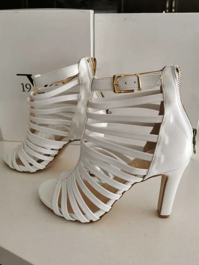 Versace 19.69 Heels in Women's - Shoes in Markham / York Region - Image 3