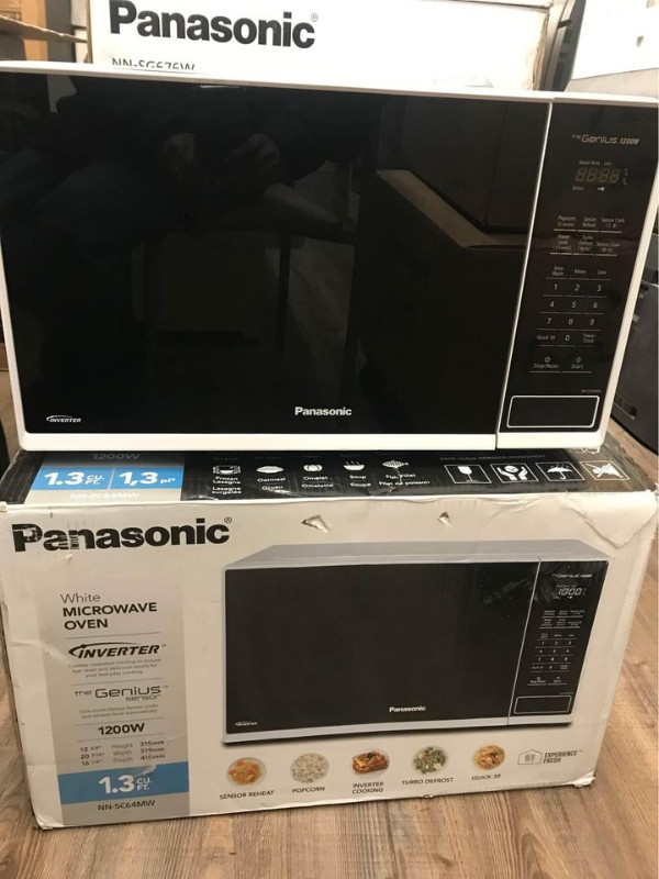 Keep Warm Panasonic 1.3 Cu.FT Countertop Microwave Oven NNSC678S in Microwaves & Cookers in Cambridge - Image 3