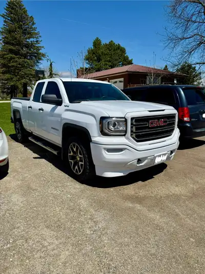 Selling this clean truck here, low mileage and very clean truck, no rust! It has car play for phone...