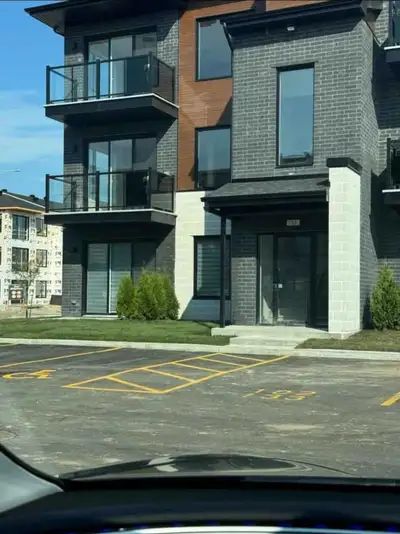 Condo for rent. Please contact me for more pictures or for visitations. Units is ready to be moved i...