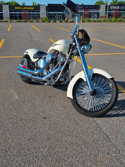 1990 Harley Davidson fxst full custum!! BEAUCOUP d'argent investi, mag fatspoke, pneu arrière 300 ,...