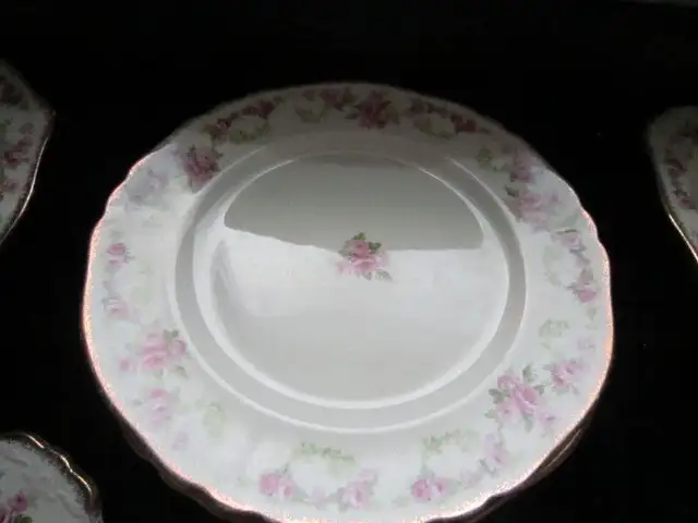 Alfred Meakin ROSE BOWER fine bone china in Arts & Collectibles in Edmundston - Image 6