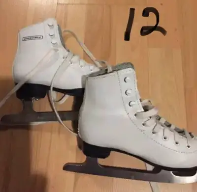 Patins à glace fillette grandeur 12, View more