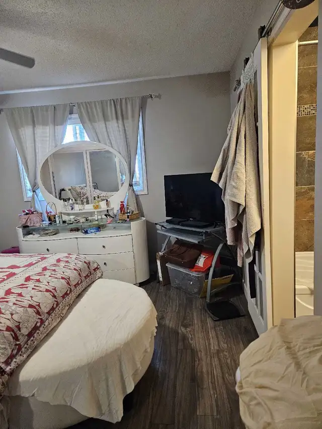 Furnished Ensuite room  in Alberta in Canada - Image 5
