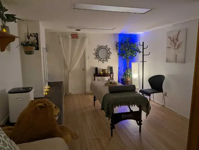 Four-Hand Massage546596994722058241