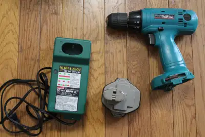 MAKITA 14.4 VOLT CORDLESS DRILL AND MULTI  CHARGER AND BATTERY, View more