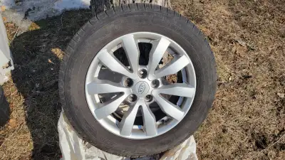 Michelin Defender 4 saisons montés sur jantes. (Kia Rondo)