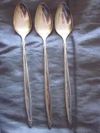 ***REDUCED*** Set of 8 1847 Rogers Brothers IS Garland Spoons