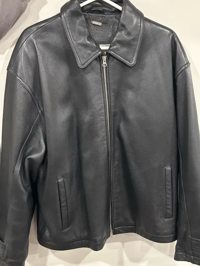 Danier Mens Leather Jacket in Men's in Kitchener / Waterloo - Image 2