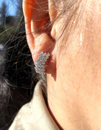 Boucles d'oreilles en diamants.