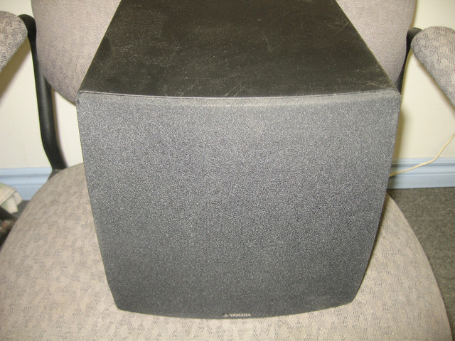 used Yamaha NS-SW280 sub in Speakers in Kitchener / Waterloo