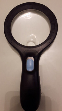 BNIB - LED Lighted Handheld Magnifying Glass, 10 LEDs.