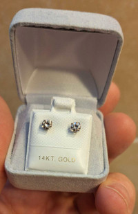 New .48ct tw diamond earrings with 14kt gold 