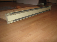ELECTRIC BASEBOARD HEATER  -  REDUCED