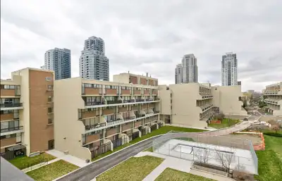Address: 364 The East Mall, Etobicoke M9B 6C5 Bright and quiet room available now, 2nd floor, four s...