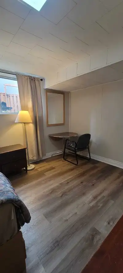private room in shared apt available immediately