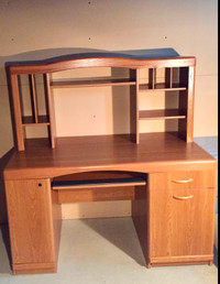 Desk with Shelf / Lots of storage