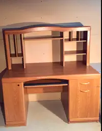 Desk with Shelf / Lots of storage