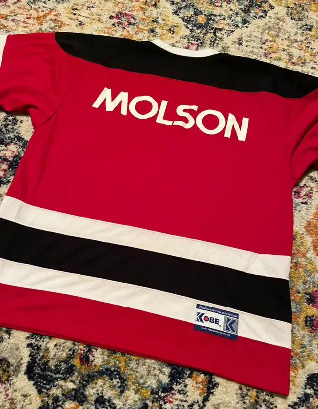 Kobe Molson Jersey - Medium in Men's in Guelph - Image 6